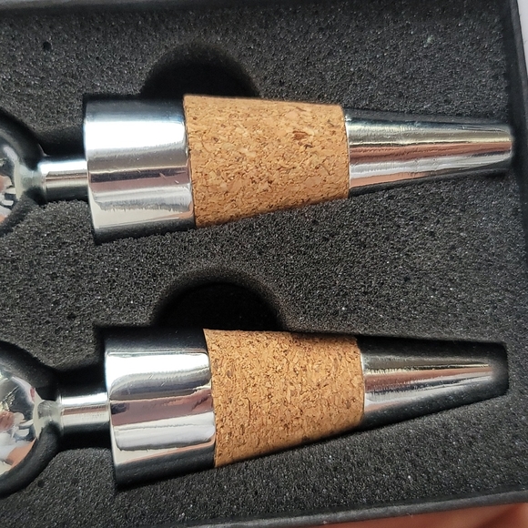 LEED'S wine stopper set of 2 - Picture 5 of 6